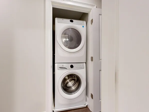 147 Cottage St #2, Boston, MA 02128