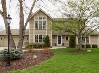 5020 S Nicolet Dr, New Berlin, WI 53151