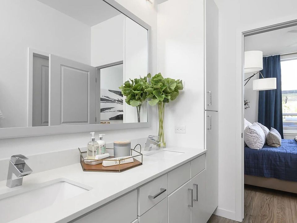 1st image of 601 Grant St #127