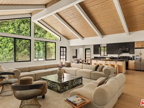 14011 Magnolia Blvd, Sherman Oaks, CA 91423