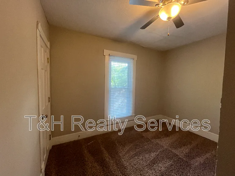 1531 Sturm Ave — Photo 17