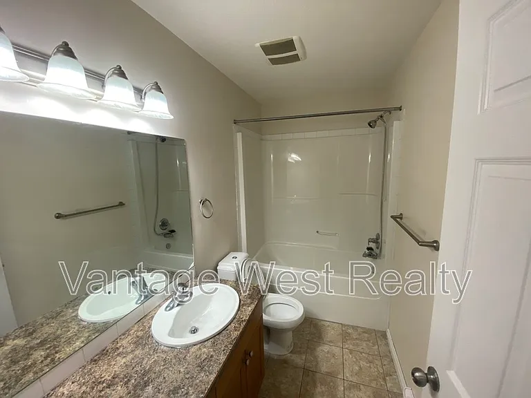 598 Sutherland Ave #203 — Photo 13