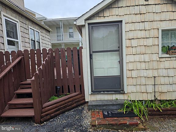 3rd image of 130 N Railroad St