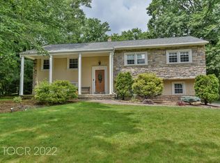 1 Leone Ct, Woodcliff Lake, NJ 07677