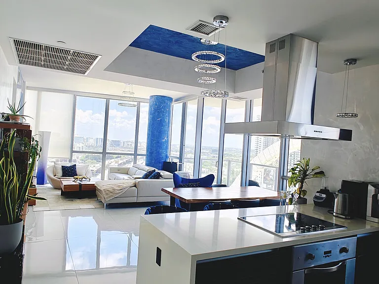 1100 Biscayne Blvd #2106 — Photo 1