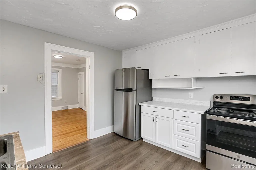 2 bed, 1.0 bath, 1440 sqft, $875 — Photo 2