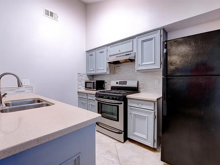 10703 Highland Woods Dr — Photo 23