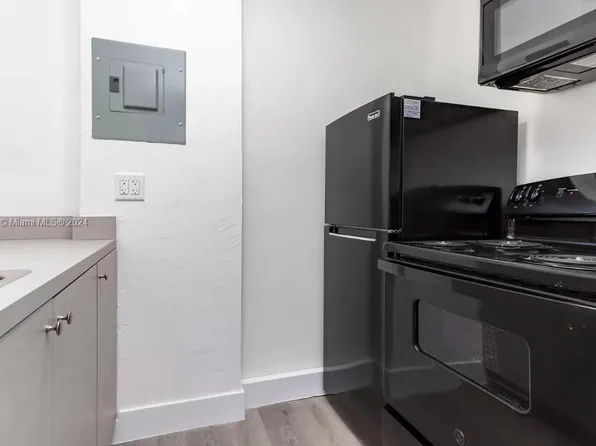 143 SW 9th St, 143 SW 9th St APT 404, Miami, FL 33130