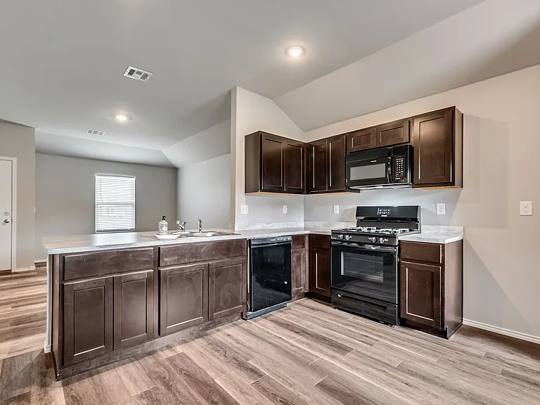 9724 Saddle Dr — Photo 11
