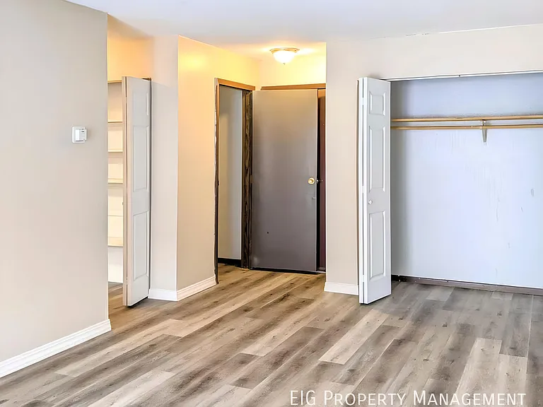 1067 Van Dyke St — Photo 4