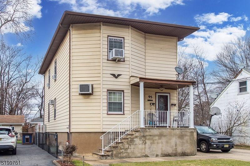 1st image of 95 Chamberlain Ave
