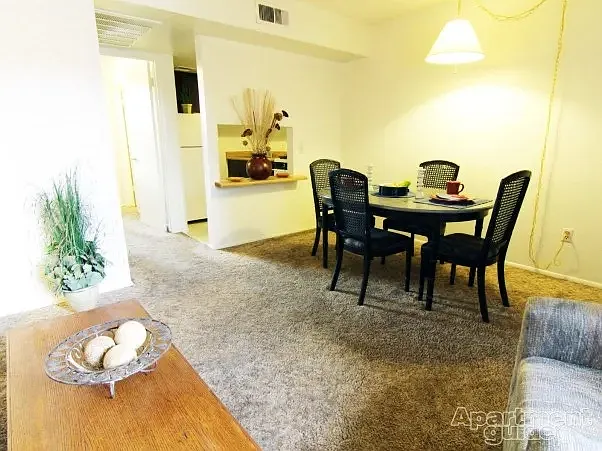 Chateau Gardens Apartments — Photo 10