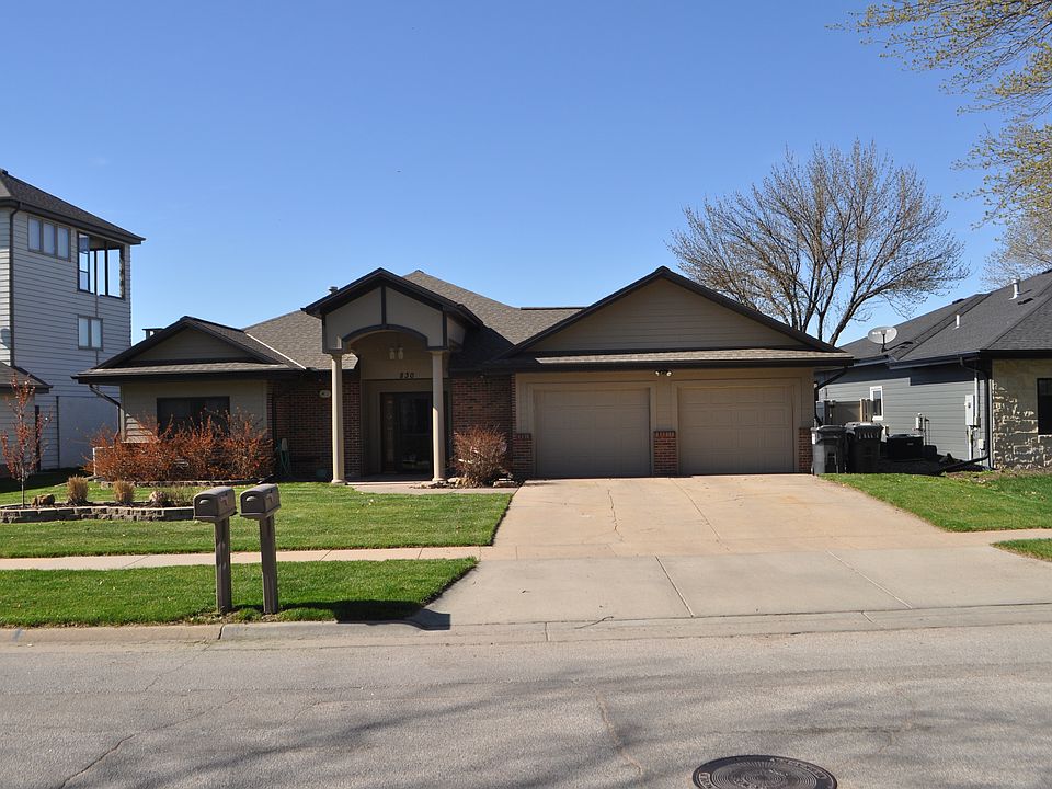 1st image of 830 Lakeshore Dr