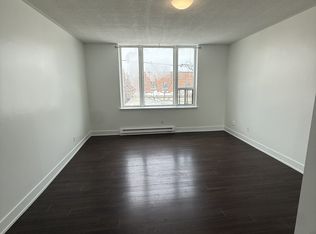 158 Main St #200, Toronto, ON M4E2V8