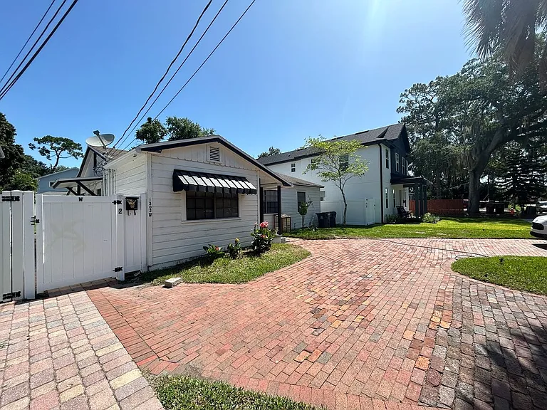 1303 E Harding St #W — Photo 2