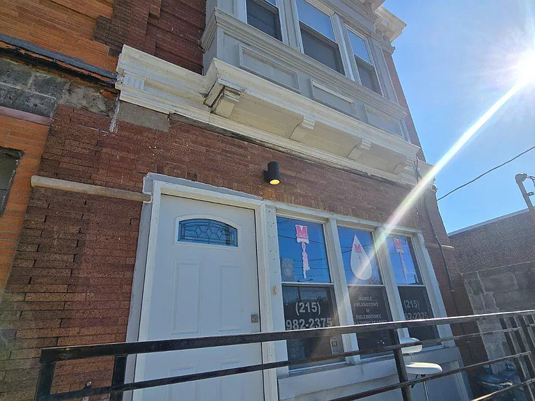 2801 W Allegheny Ave — Photo 2
