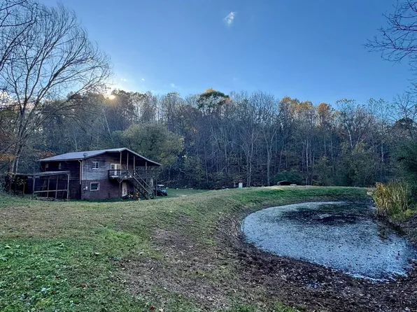 721 River Rd, Walton, WV 25286