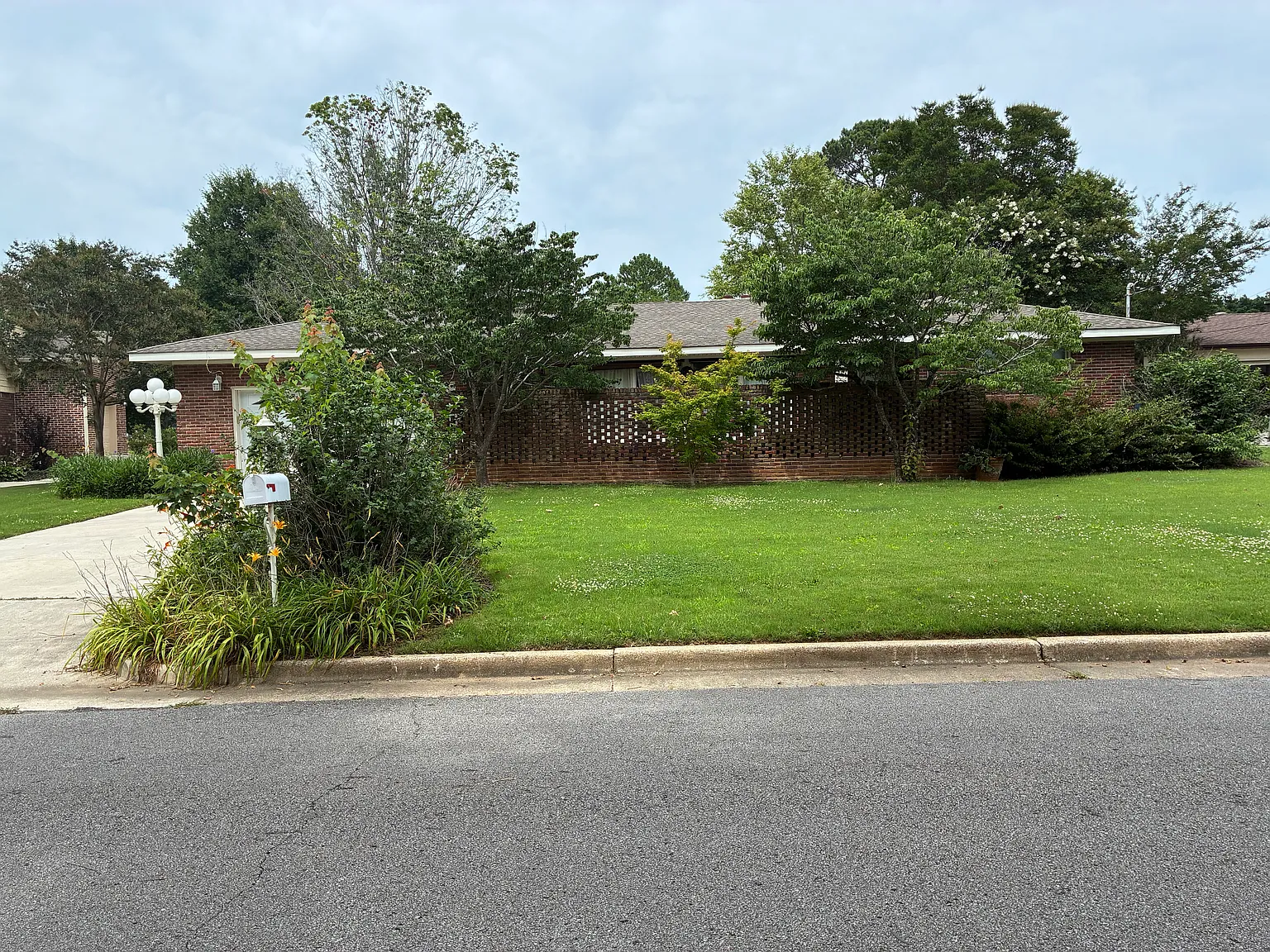 3 bed, 2.5 bath, 2203 sqft, $2,350 — Photo 1