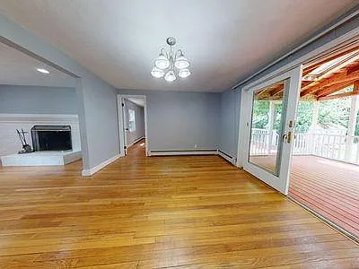 4 bed, 2.5 bath, 2322 sqft, $6,150 — Photo 4