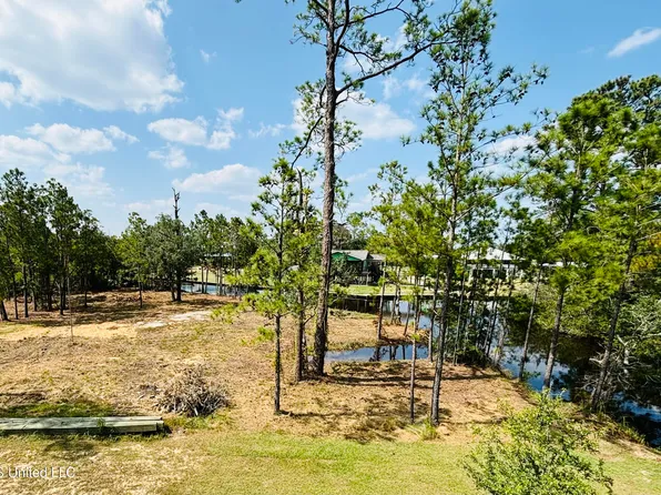 10046 Fiesta St, Bay Saint Louis, MS 39520