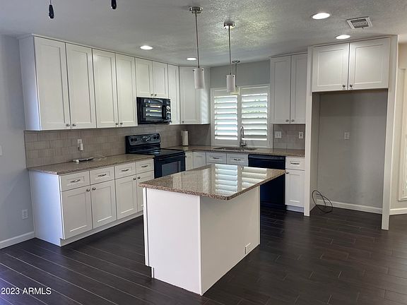 3rd image of 1520 W BEAUBIEN Drive