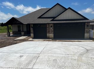 614 Canyon Rd, Ardmore, OK 73401