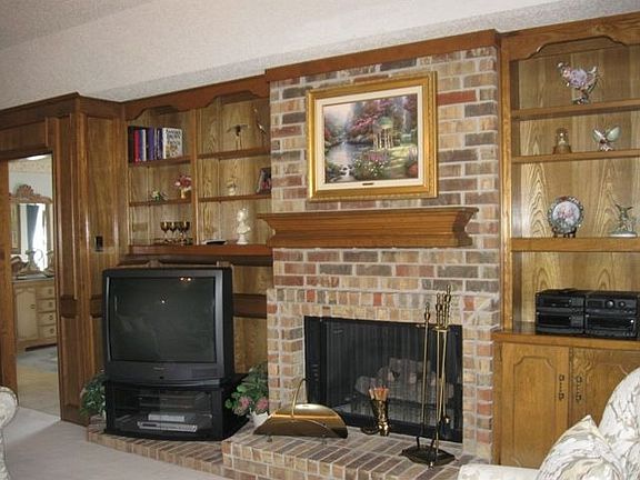 3rd image of 2617 New Bedford Ct