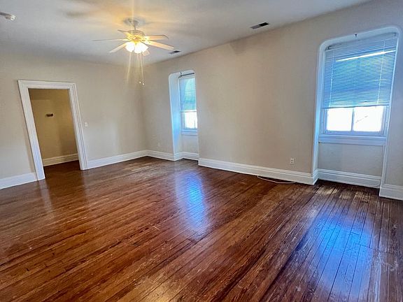 4th image of 200 W Franklin St APT 2