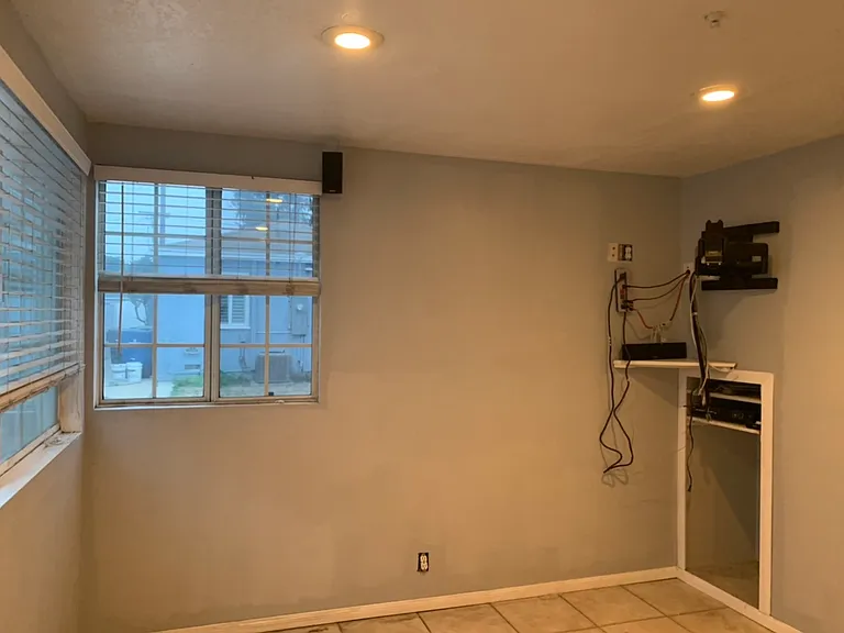 961 S Cedar Ave — Photo 10