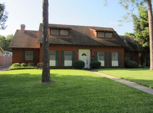 204 N Crescent Dr, Victoria, TX 77901