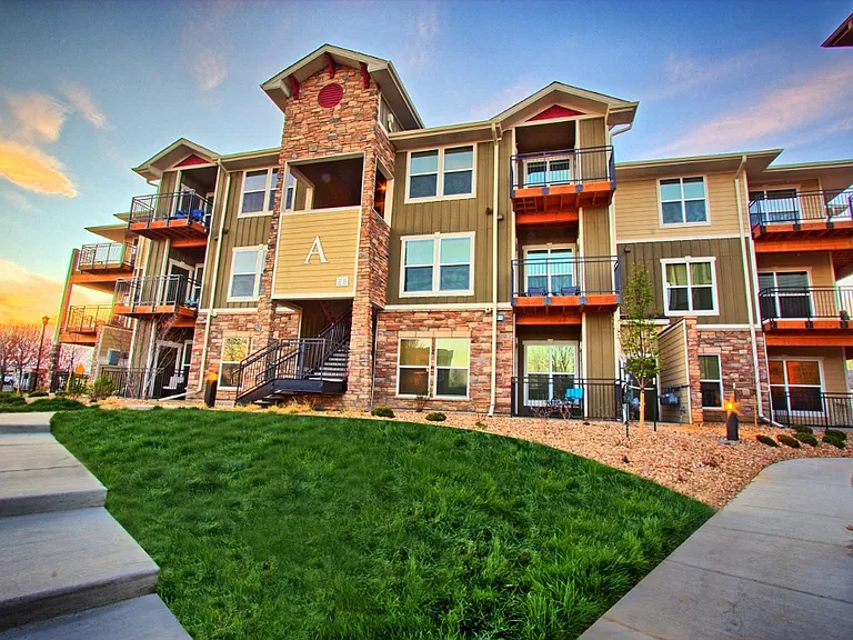 Welcome to Ironhorse Apartments