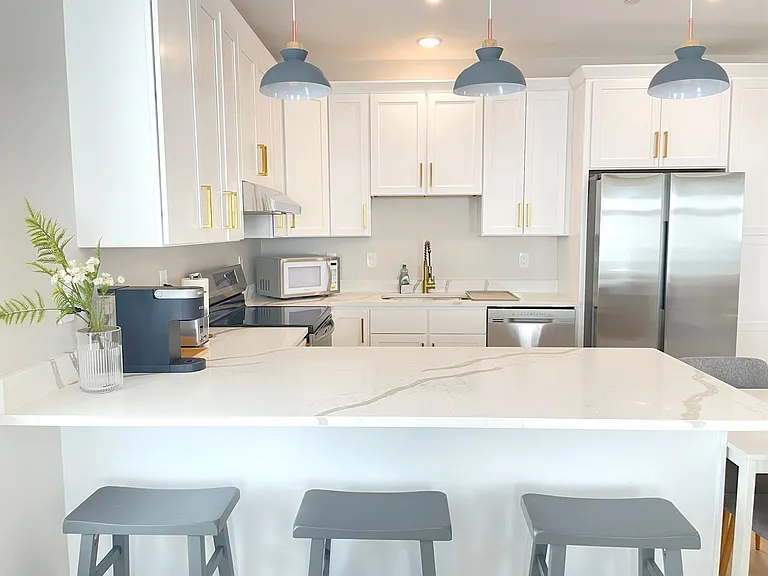 53 1/2 Harvard St #2 — Photo 3
