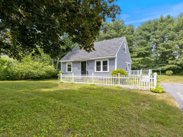 28 Woodside Drive, Kennebunk, ME 04043
