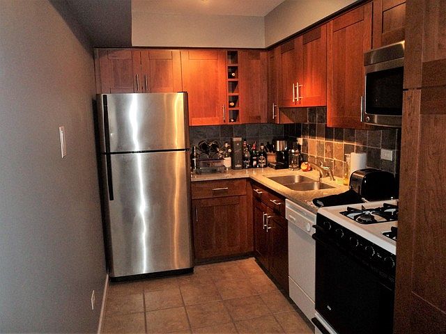 2nd image of 515 W Wrightwood Ave APT 516