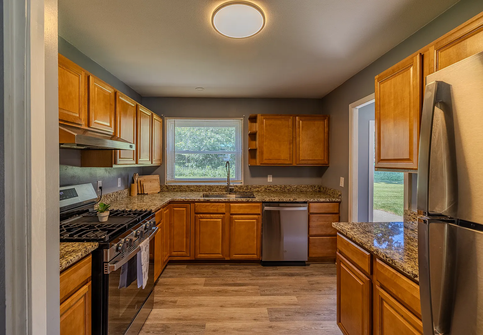 4 bed, 1800 sqft, $2,300 — Photo 4