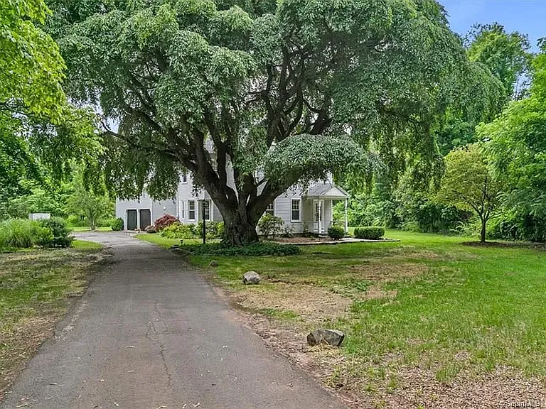 40 Wintergreen Ave — Photo 39