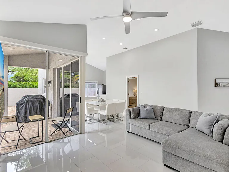 7 Wyndham Ln — Photo 11