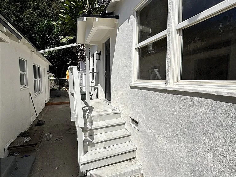 974 W 5th St — Photo 18