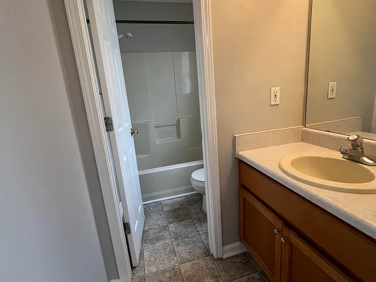 215 Haverhill Cir — Photo 15