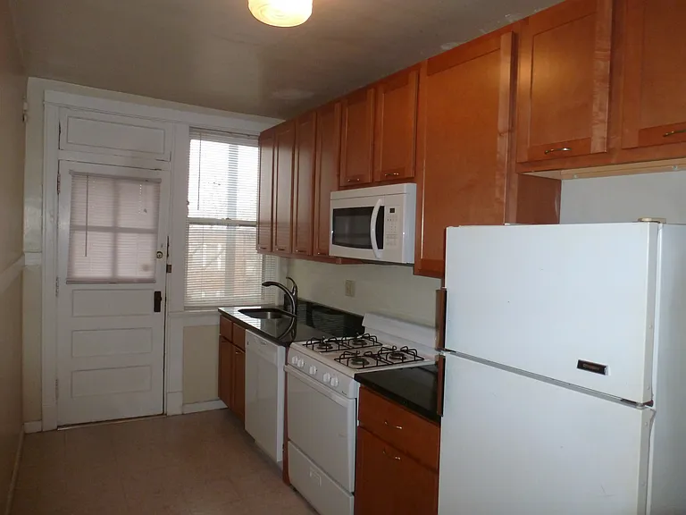 750 Kingsland Ave — Photo 4