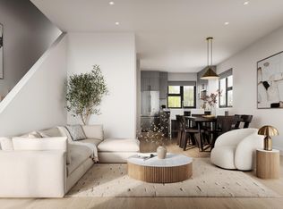 586 Thompson Ave #103, Coquitlam, BC V3J 3Z8