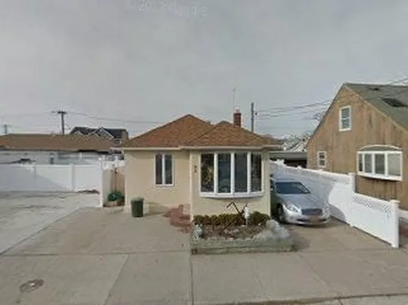 25 Garden City Ave, Point Lookout, NY 11569