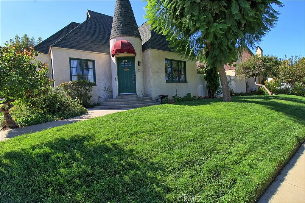 2 bed, 820 sqft, $2,700 — Photo 1