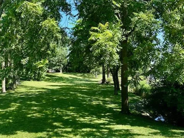 1410 E Choctaw Dr, London, OH 43140