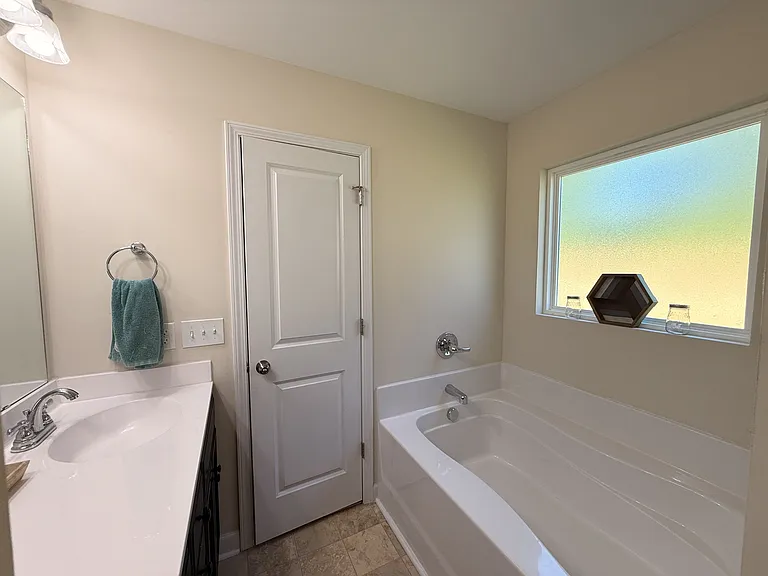 305 Agatha Ct — Photo 10