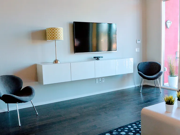 516 E Ames Pl — Photo 6