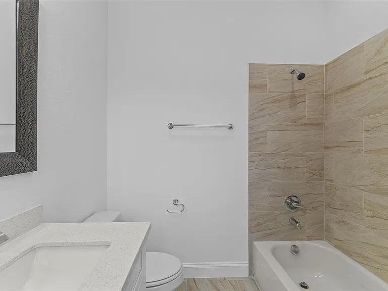 7805 Farnsworth St #B — Photo 23