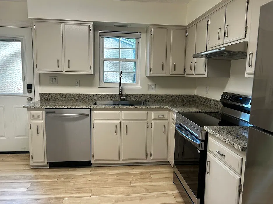 3 bed, 1.5 bath, 1100 sqft, $1,600 — Photo 3