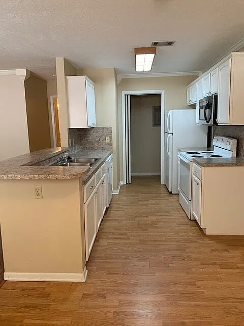 2 bed, 2.0 bath, 987 sqft, $1,225 — Photo 3