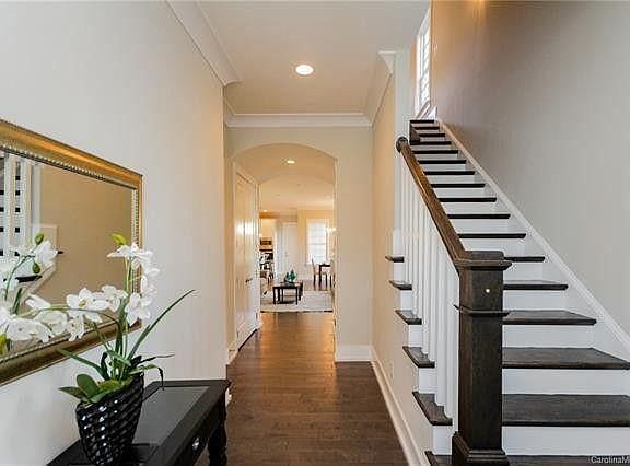 2nd image of 122A Mint Ave